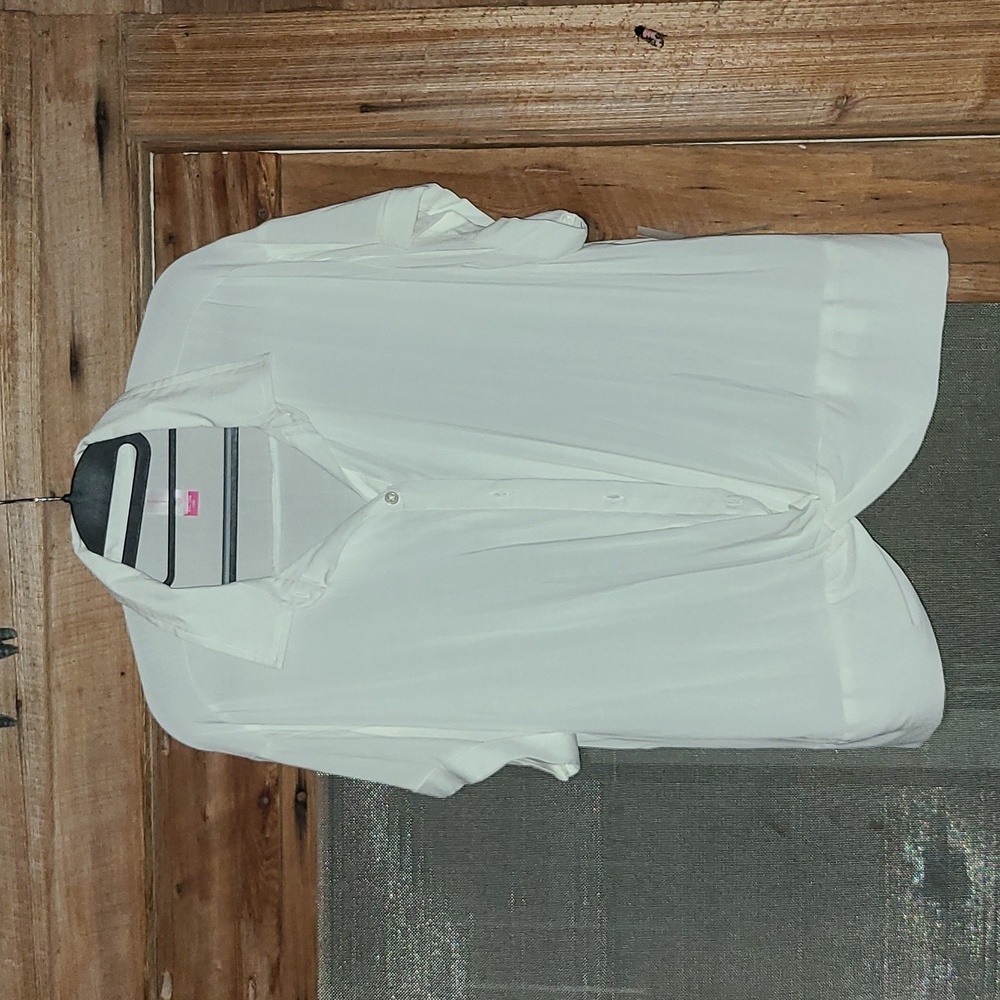 Women's No Boundaries short-sleeved button up blouse,  Size XXL/19, white, NWT.